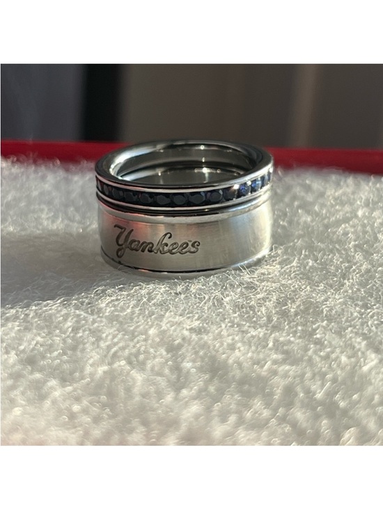 Jewelry - New York Yankees ring set
Stainless steel